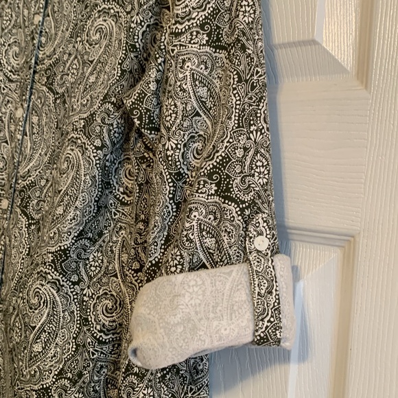 Croft & Barrow, Button Down Blouse with Convertible Sleeves, size 1X, EUC - Picture 5 of 9